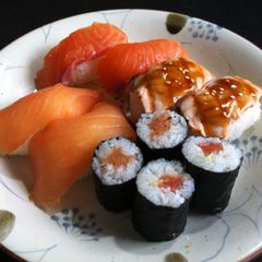 A picture of Salmon Sushi.