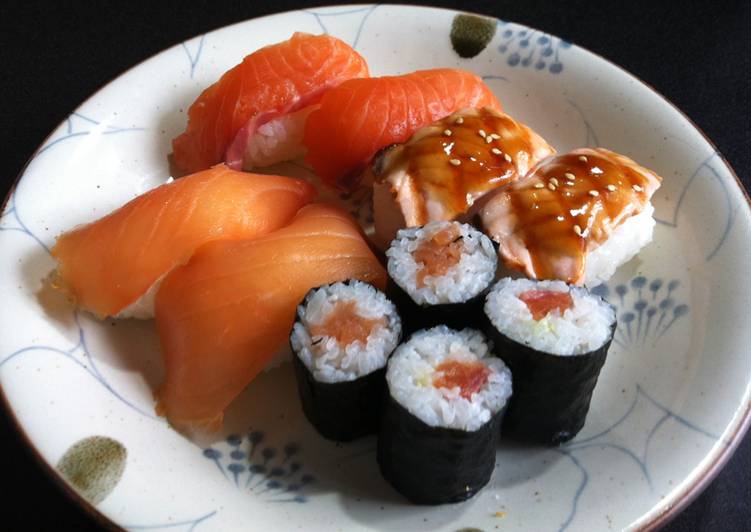 Simple Way to Prepare Perfect Salmon Sushi