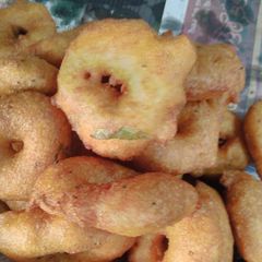 Sambhar suji vada A picture of Sambhar suji vada.