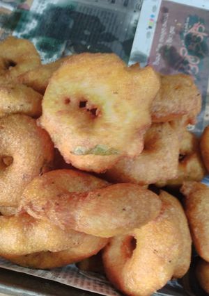A picture of Sambhar suji vada.