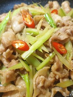 金針筍炒五花 的食譜成品照片