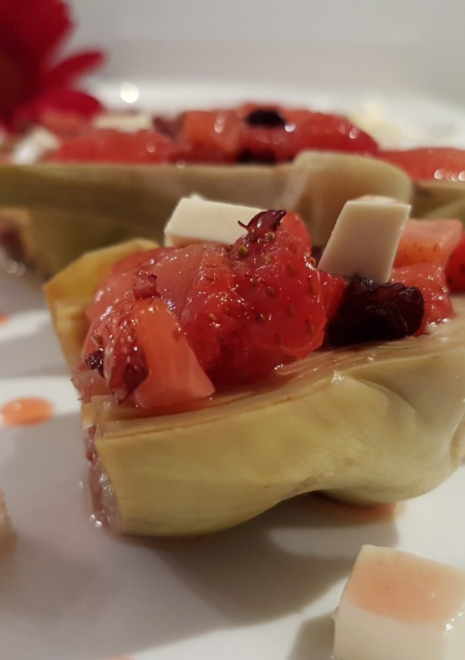 Una foto de Alcachofas al vapor con queso fresco y vinagreta de Fresas!!!
