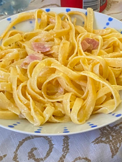 Una foto de Fettuccine Carbonara