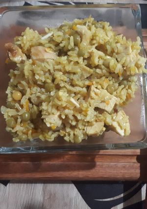 Una foto de Arroz con pollo asado