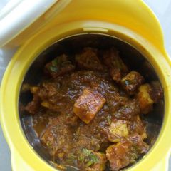 A picture of Paneer tikka masala gravy.