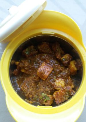 A picture of Paneer tikka masala gravy.