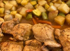 Una foto de Pollo al horno con verduras 😋