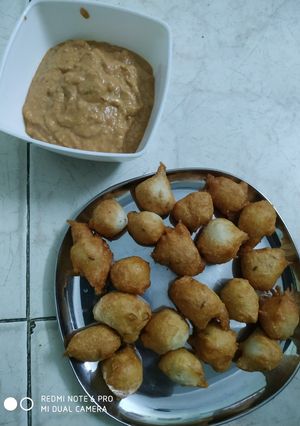 A picture of Punugulu with red chatnee(evening snacks).