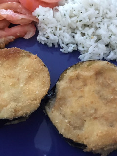 Una foto de Milanesas de berenjena 🍆