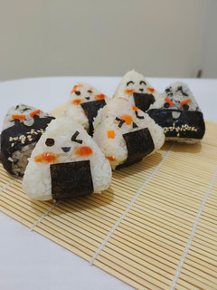 Foto resep Onigiri Kawaii | Nasi Kepal Rumput Laut