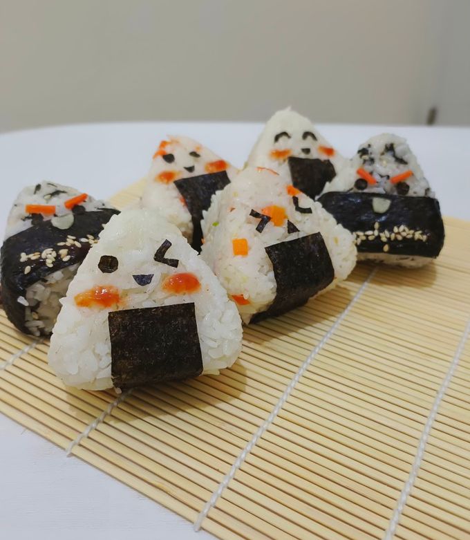 Foto resep Onigiri Kawaii | Nasi Kepal Rumput Laut