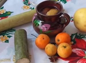 Una foto de Ponche de frutas navideño