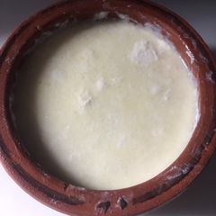 A picture of Thick yogurt.