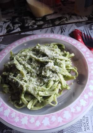 Una foto de Pasta con Salsa Bianca Verde