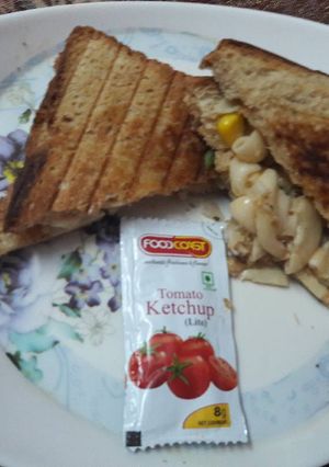A picture of Corn Pasta Sandwitch..
