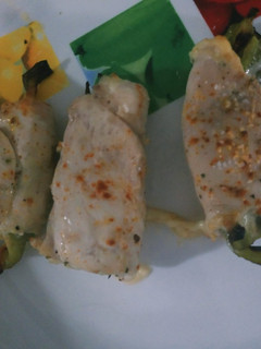 Una foto de Rollos de pechuga de pollo rellena al horno