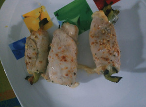Una foto de Rollos de pechuga de pollo rellena al horno