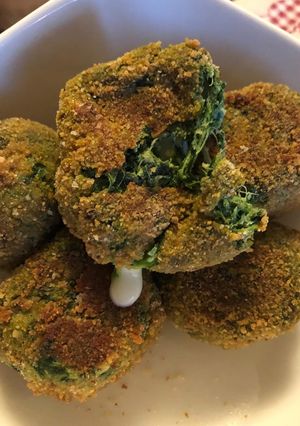 Foto di Polpette senza glutine di spinaci e ricotta con cuore filante