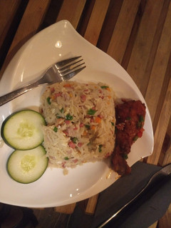 A picture of Coconut rice with fried fish.
