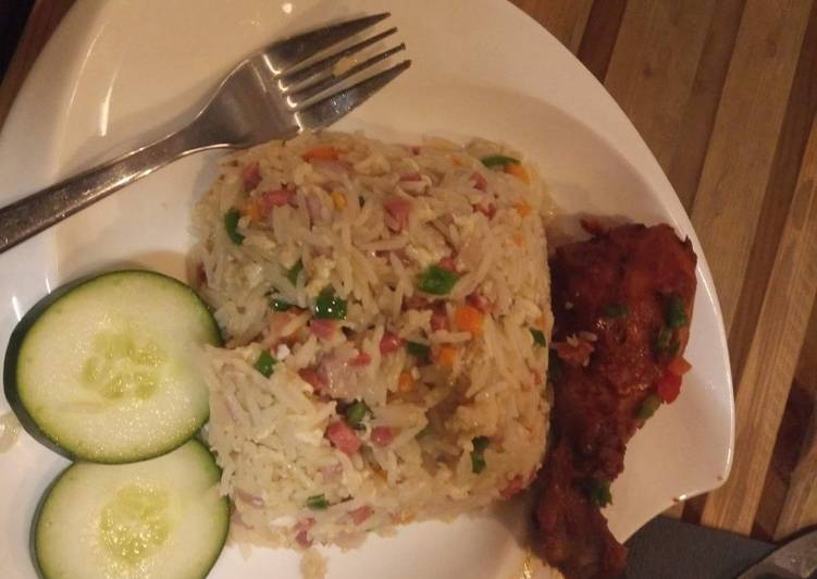 Coconut rice with fried fish