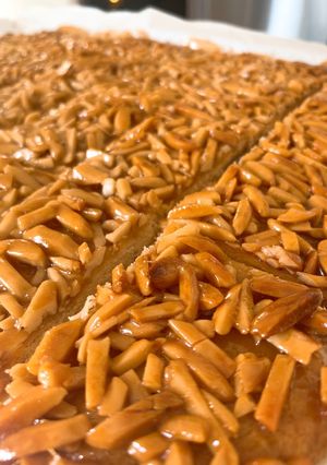 A picture of Caramel Almond cookies.