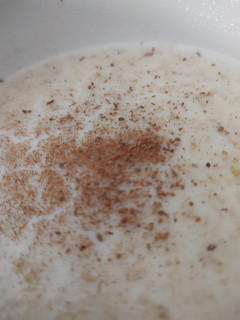 Una foto de Desayuno: avena en hojuelas con leche y canela 🥣