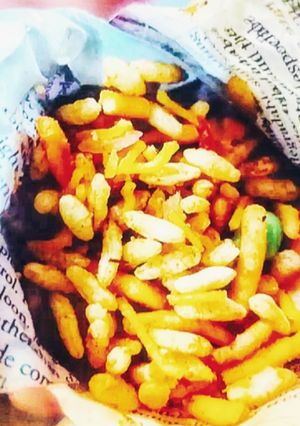 आलू मुरी (aloo muri recipe in Hundi) रेसिपी मुख्य फोटो