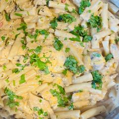 A picture of Marry me chicken and mushroom pasta.