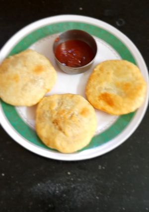ஆலு கச்சோரி(aloo kachori recipe in tamil) செய்முறை முக்கிய புகைப்படம்