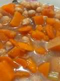 Sopa de verduras con garbanzos