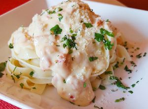 Una foto de Tagliatella con salsa carbonara