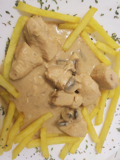 Una foto de Pollo en salsa de almendras 😋