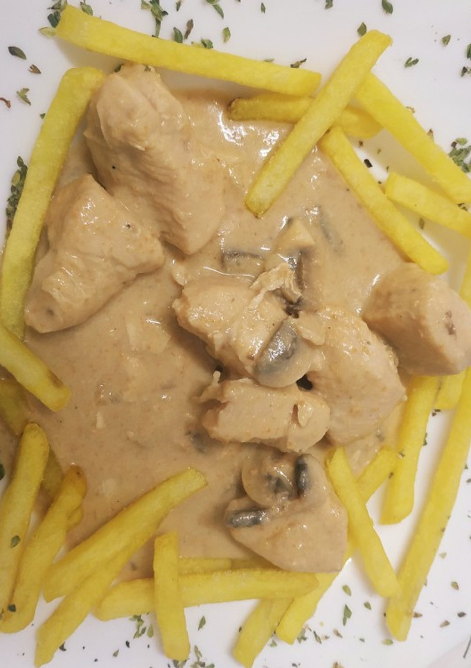 Una foto de Pollo en salsa de almendras 😋
