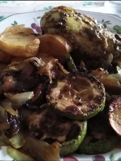 Una foto de Pollo con acompañamiento