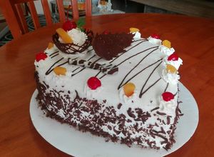 Una foto de Torta Corazón Selva Negra ♥ 😍