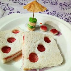 A picture of Simple bread jam in different cut.