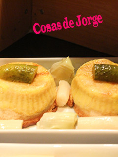 Una foto de Magdalenas de pan de molde con panceta ahumada y huevo