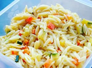 Une photo de Orzo aux légumes