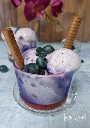 A picture of Currant and Berry frozen yogurt.