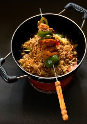 A picture of Chicken Tikka Pulao.
