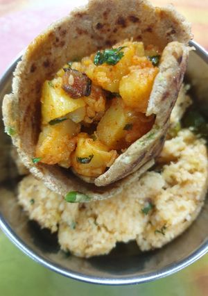 રાજગરા ના થેપલા (Rajgira Thepla Recipe In Gujarati) રેસીપી મુખ્ય ફોટો