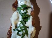 Una foto de lomo en salsa blanca