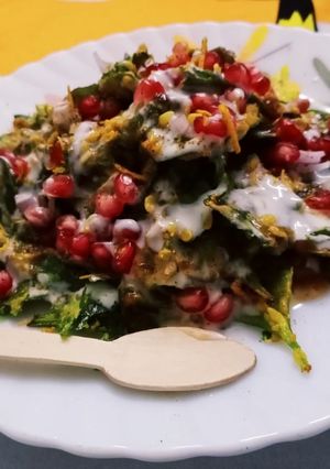 A picture of Palak patta chaat.