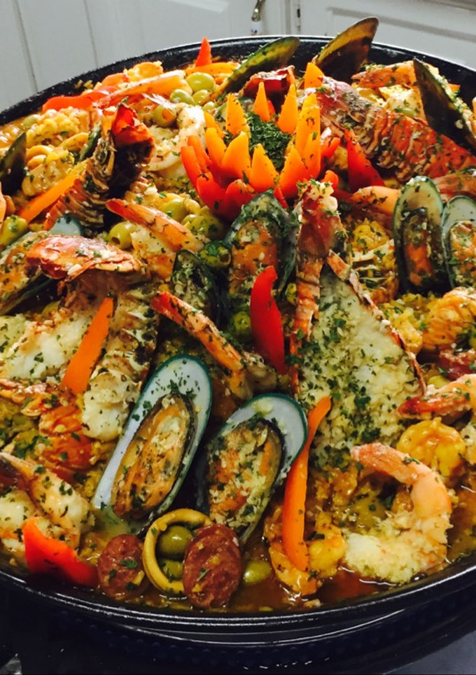Una foto de Paella