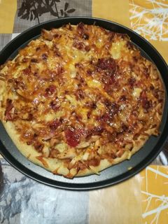 Una foto de Pizza de pollo a la barbacoa