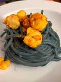 Spaghettoni “blu” e scampi al profumo di zafferano