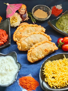 જામનગર ઘૂઘરા રેસીપી મુખ્ય ફોટો