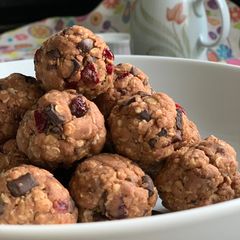 Healthy Chocolate and Cranberry Protein balls 🌰☕ A picture of Healthy Chocolate and Cranberry Protein balls 🌰☕.