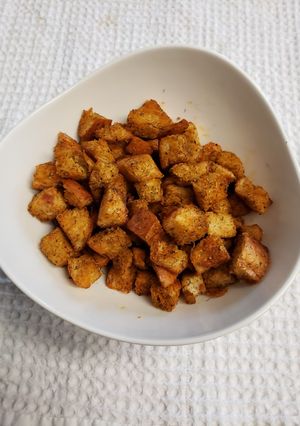 A picture of Savory just right croutons.