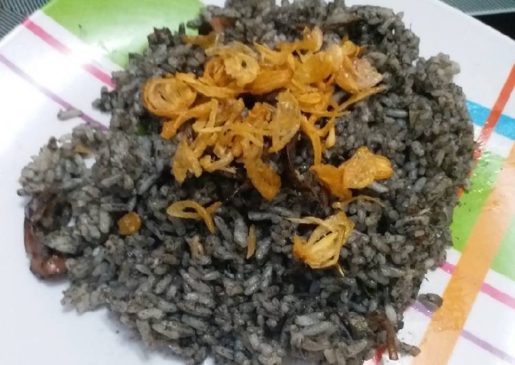 Resep Nasi goreng cumi item Lezat